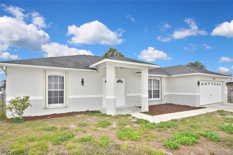 3 bedroom SingleFamilyResidence at 530 Peerless Cir, Mirror Lakes, Lehigh Acres — photo 2