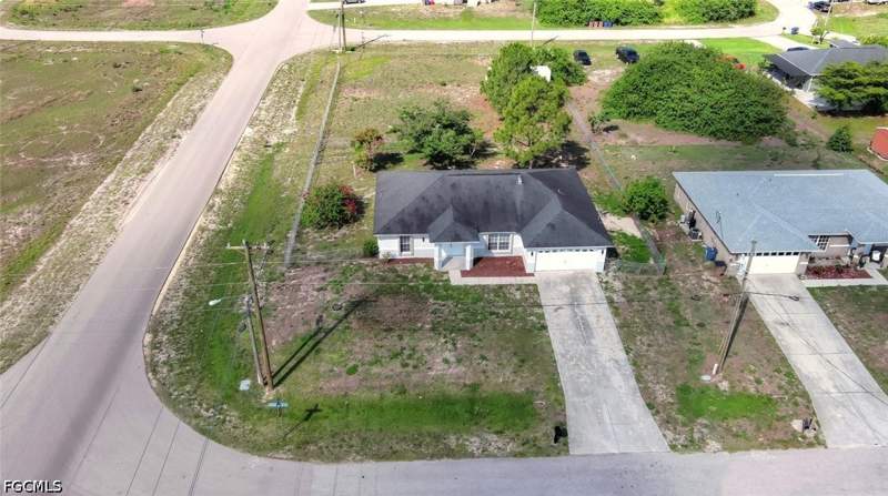 3 bedroom SingleFamilyResidence at 530 Peerless Cir, Mirror Lakes, Lehigh Acres — photo 4