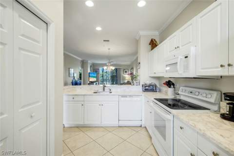 8253 Parkstone Pl 206, Naples FL - photo 10 of 36