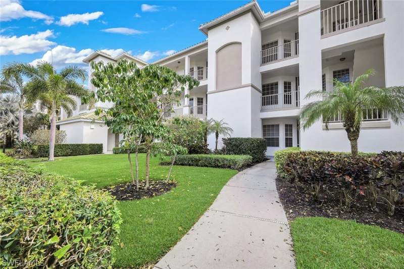 2 bedroom Condominium at 8253 Parkstone Pl 206, Waterford At Vanderbilt Country Club, Naples — photo 3
