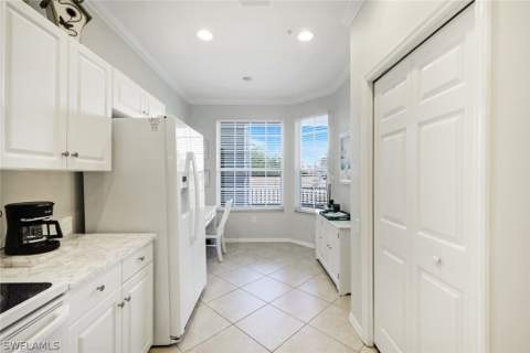 8253 Parkstone Pl 206, Naples FL - photo 9 of 36