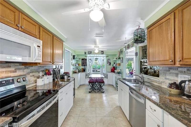 2 bedroom SingleFamilyResidence at 12315 Davis Blvd, Fort Myers Shores, Fort Myers — photo 5
