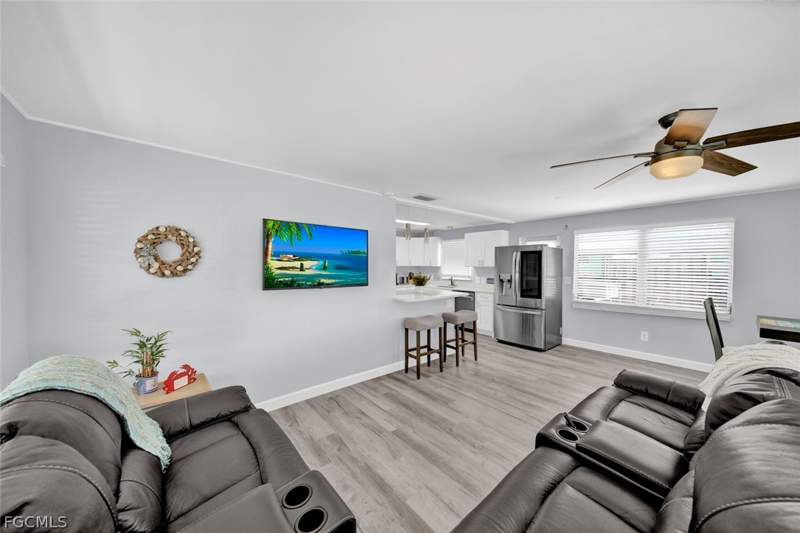 2 bedroom SingleFamilyResidence at 16890 Banyon Dr, Cottage Point Unrec, Fort Myers — photo 2