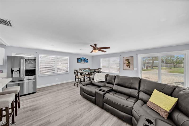 2 bedroom SingleFamilyResidence at 16890 Banyon Dr, Cottage Point Unrec, Fort Myers — photo 3
