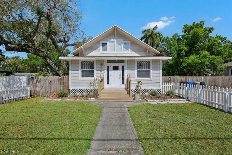 3 bedroom SingleFamilyResidence at 2723 Second St, Evans Addition, Fort Myers — photo 5