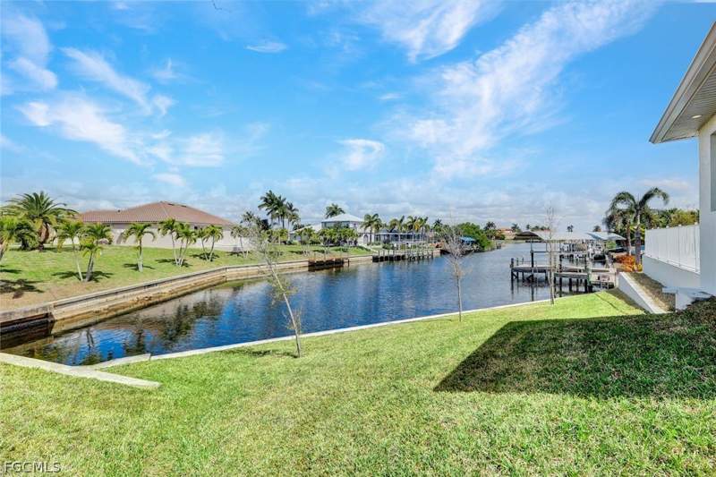 3 bedroom SingleFamilyResidence at 2029 SW 41st St, Cape Coral, Cape Coral — photo 3