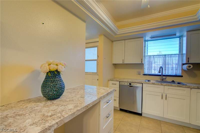 1 bedroom Condominium at 402 SE 42nd Ter 3, Country Club Estates Condo, Cape Coral — photo 3