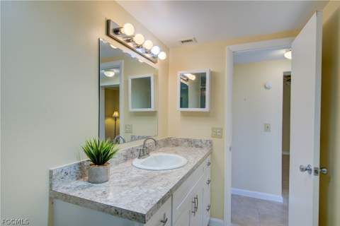 402 SE 42nd Ter 3, Cape Coral FL - photo 9 of 27