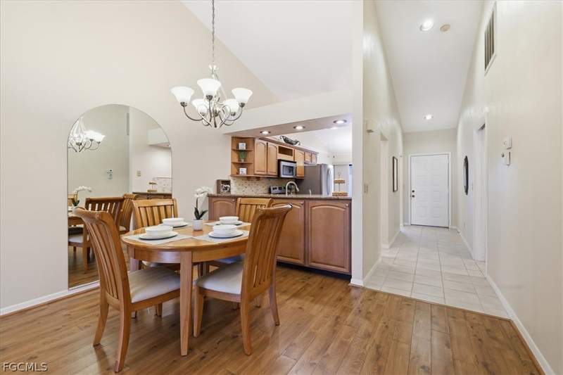 2 bedroom Attached at 13420 Onion Creek Ct, Villas Village, Fort Myers — photo 4