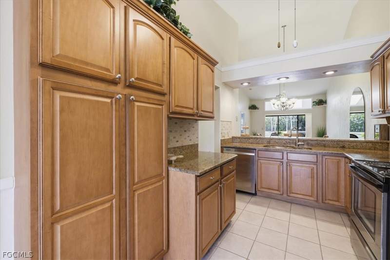 2 bedroom Attached at 13420 Onion Creek Ct, Villas Village, Fort Myers — photo 5