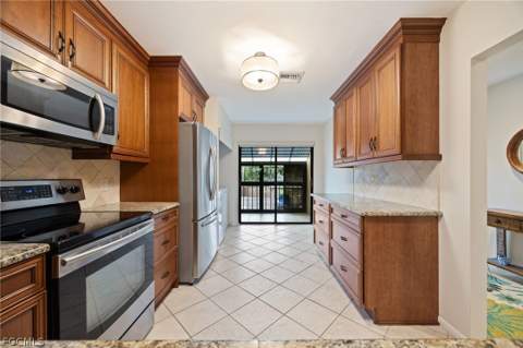 15448 Admiralty Cir 9, North Fort Myers FL - photo 12 of 40