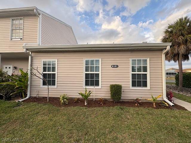 2 bedroom Townhouse at 6101 Lake Front Dr, Island Park Woods, Fort Myers — photo 2