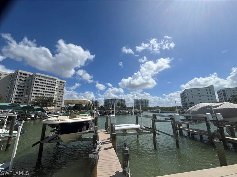 2 bedroom Condominium at 3 Bluebill Ave 207, Vanderbilt Towers, Naples — photo 3