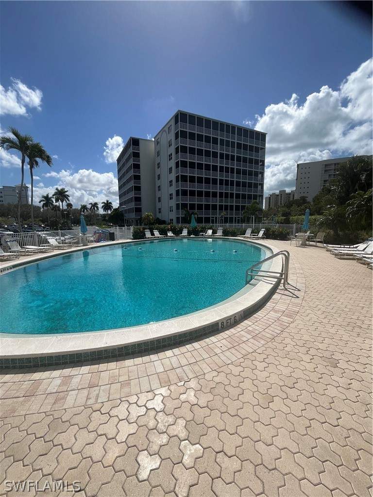 2 bedroom Condominium at 3 Bluebill Ave 207, Vanderbilt Towers, Naples — photo 5