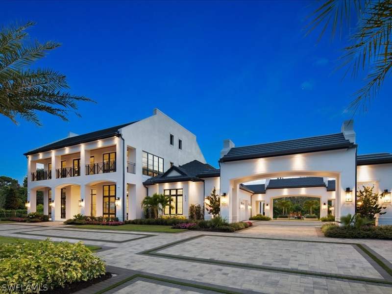 6 bedroom SingleFamilyResidence at 117 West St, Pine Ridge, Naples — photo 2