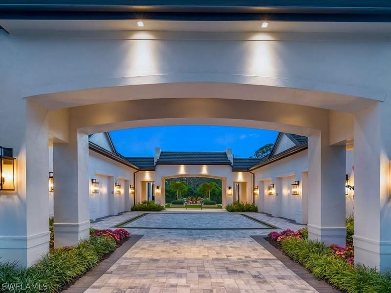 6 bedroom SingleFamilyResidence at 117 West St, Pine Ridge, Naples — photo 4