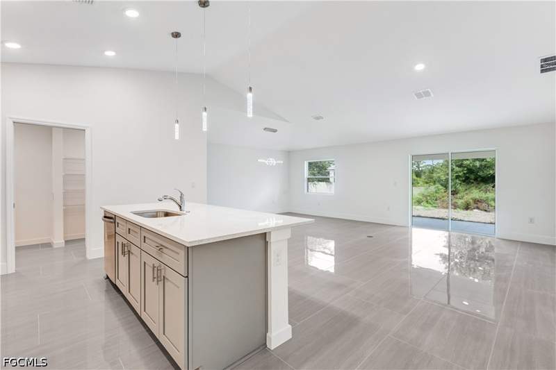 3 bedroom SingleFamilyResidence at 819 Coffield Ave, Lehigh Acres, Lehigh Acres — photo 4