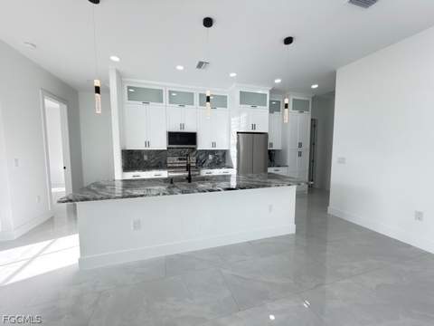 913 Glenn Ave, Lehigh Acres FL - photo 13 of 41