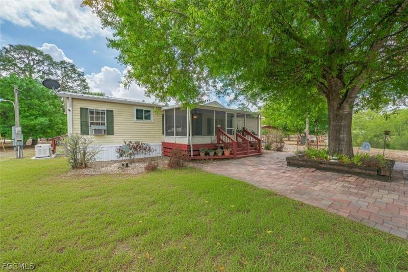 3 bedroom ManufacturedHome at 1700 Tampa Ave, Pioneer Plantation, Clewiston — photo 2