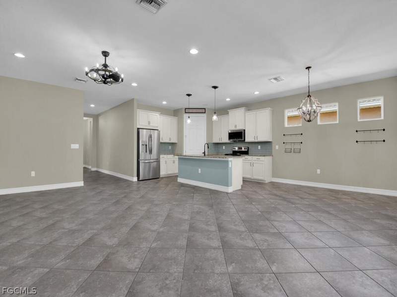 4 bedroom SingleFamilyResidence at 4211 Dutchess Park Rd, Lindsford, Fort Myers — photo 3