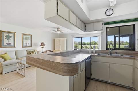 5585 Trailwinds Dr 314, Fort Myers FL - photo 13 of 42