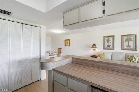 5585 Trailwinds Dr 314, Fort Myers FL - photo 19 of 42