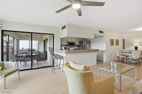 5585 Trailwinds Dr 314, Fort Myers FL - photo 7 of 42