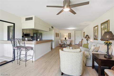 5585 Trailwinds Dr 314, Fort Myers FL - photo 8 of 42