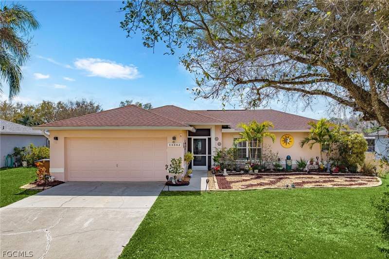 3 bedroom SingleFamilyResidence at 15552 Horseshoe Ln, Reserve At Buckingham, Fort Myers — photo 2