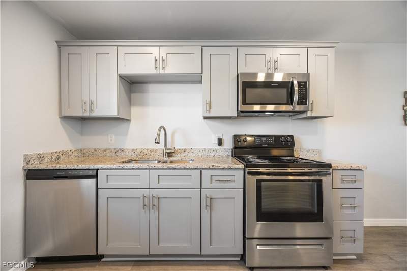 2 bedroom Condominium at 8761 Lueck Ln 3, Cypress Lakes Manor South, Fort Myers — photo 4