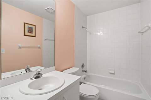 5785 Trailwinds Dr 222, Fort Myers FL - photo 18 of 44