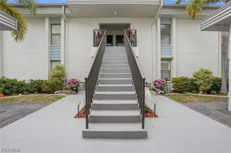 3 bedroom Condominium at 5785 Trailwinds Dr 222, Oakmont Village, Fort Myers — photo 2