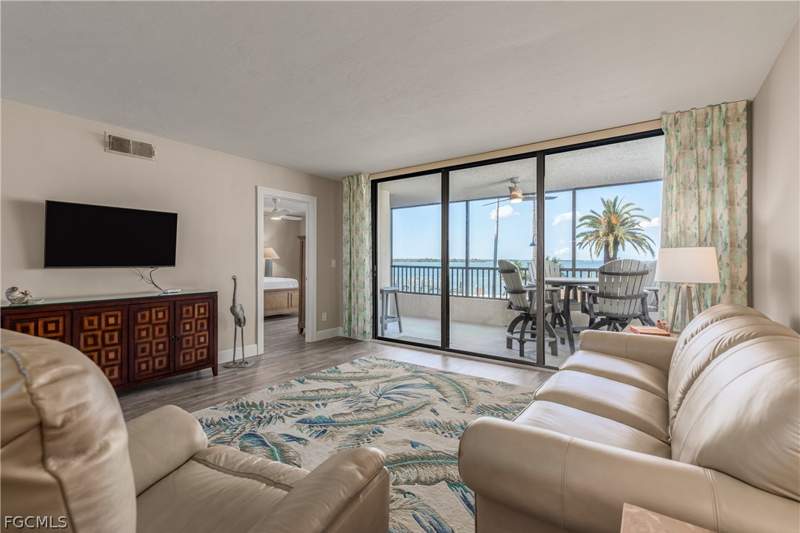 2 bedroom Condominium at 15031 Punta Rassa Rd 105, Punta Rassa, Fort Myers — photo 3