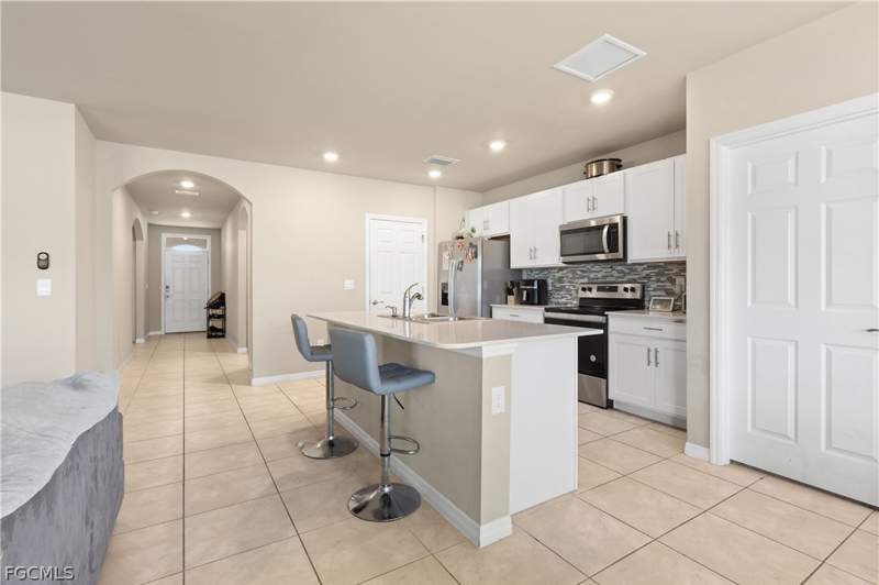 3 bedroom SingleFamilyResidence at 429 Tropicana Pkwy W, Cape Coral, Cape Coral — photo 3