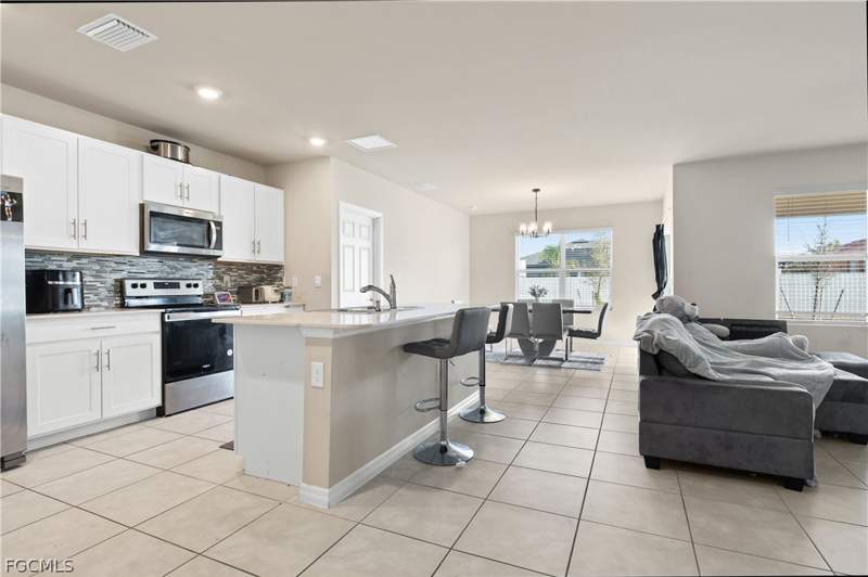 3 bedroom SingleFamilyResidence at 429 Tropicana Pkwy W, Cape Coral, Cape Coral — photo 4