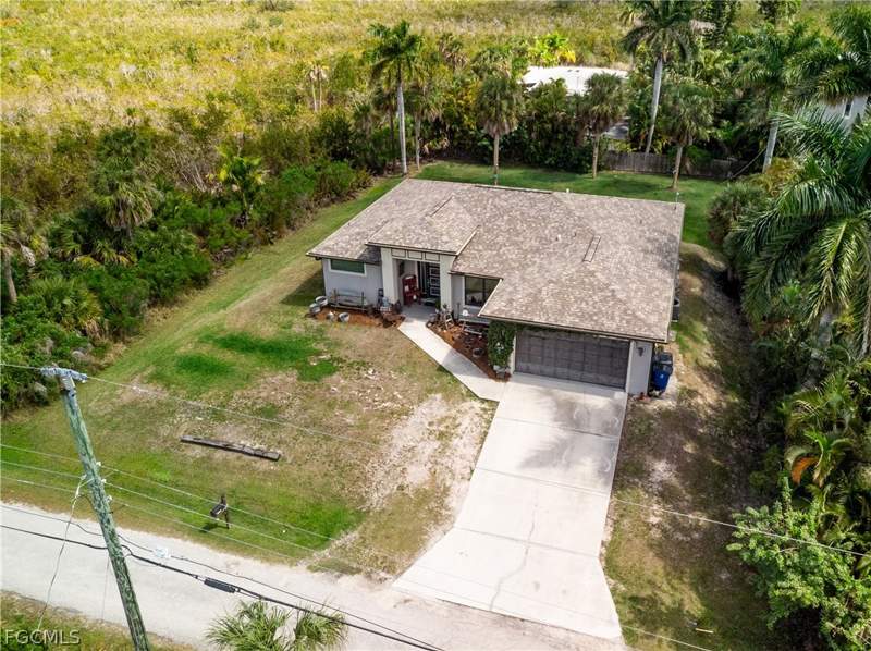 3 bedroom SingleFamilyResidence at 14661 Martin Dr, Deep Lagoon Estates, Fort Myers — photo 4