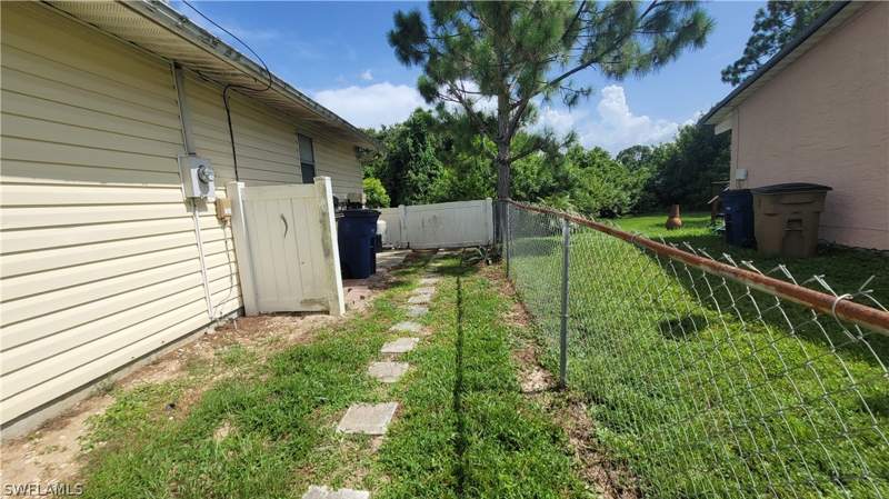 3 bedroom SingleFamilyResidence at 3711 10th St SW, Lehigh Acres, Lehigh Acres — photo 2