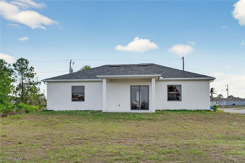 3 bedroom SingleFamilyResidence at 633 Cane St E, Lehigh Acres, Lehigh Acres — photo 3