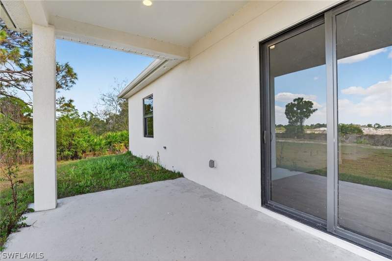 3 bedroom SingleFamilyResidence at 633 Cane St E, Lehigh Acres, Lehigh Acres — photo 4