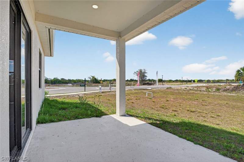 3 bedroom SingleFamilyResidence at 633 Cane St E, Lehigh Acres, Lehigh Acres — photo 5
