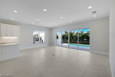2741 Durham Cir, Naples FL - photo 10 of 27