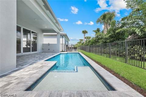 2741 Durham Cir, Naples FL - photo 23 of 27
