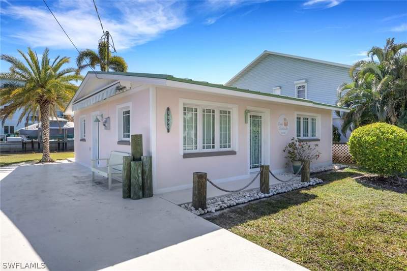 2 bedroom SingleFamilyResidence at 1290 Venetian Way, Gulf Harbor, Naples — photo 3