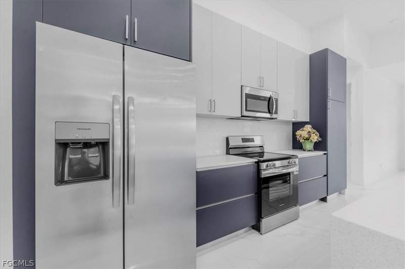 3 bedroom SingleFamilyResidence at 2317 Kismet Pkwy W, Cape Coral, Cape Coral — photo 5