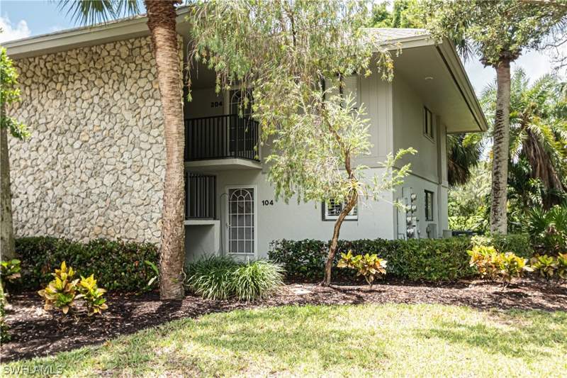 1 bedroom Condominium at 746 Eagle Creek Dr W 104, Eagle Creek, Naples — photo 2