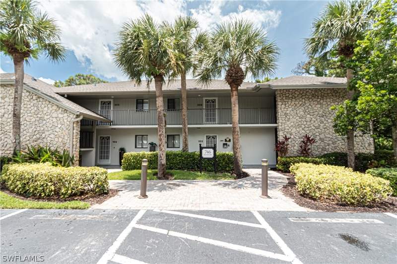 1 bedroom Condominium at 746 Eagle Creek Dr W 104, Eagle Creek, Naples — photo 3