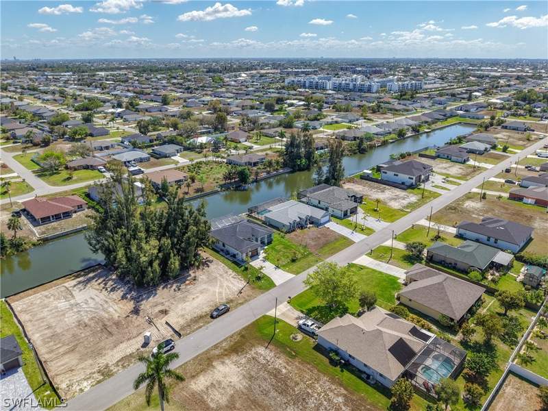 4 bedroom SingleFamilyResidence at 427 NW 7th Ave, Cape Coral, Cape Coral — photo 4