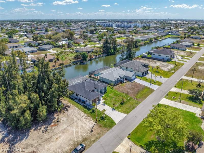 4 bedroom SingleFamilyResidence at 427 NW 7th Ave, Cape Coral, Cape Coral — photo 5