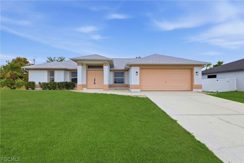 3 bedroom SingleFamilyResidence at 614 SW 1st St, Cape Coral, Cape Coral — photo 2