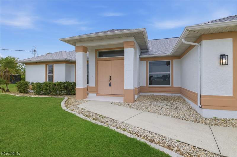3 bedroom SingleFamilyResidence at 614 SW 1st St, Cape Coral, Cape Coral — photo 3